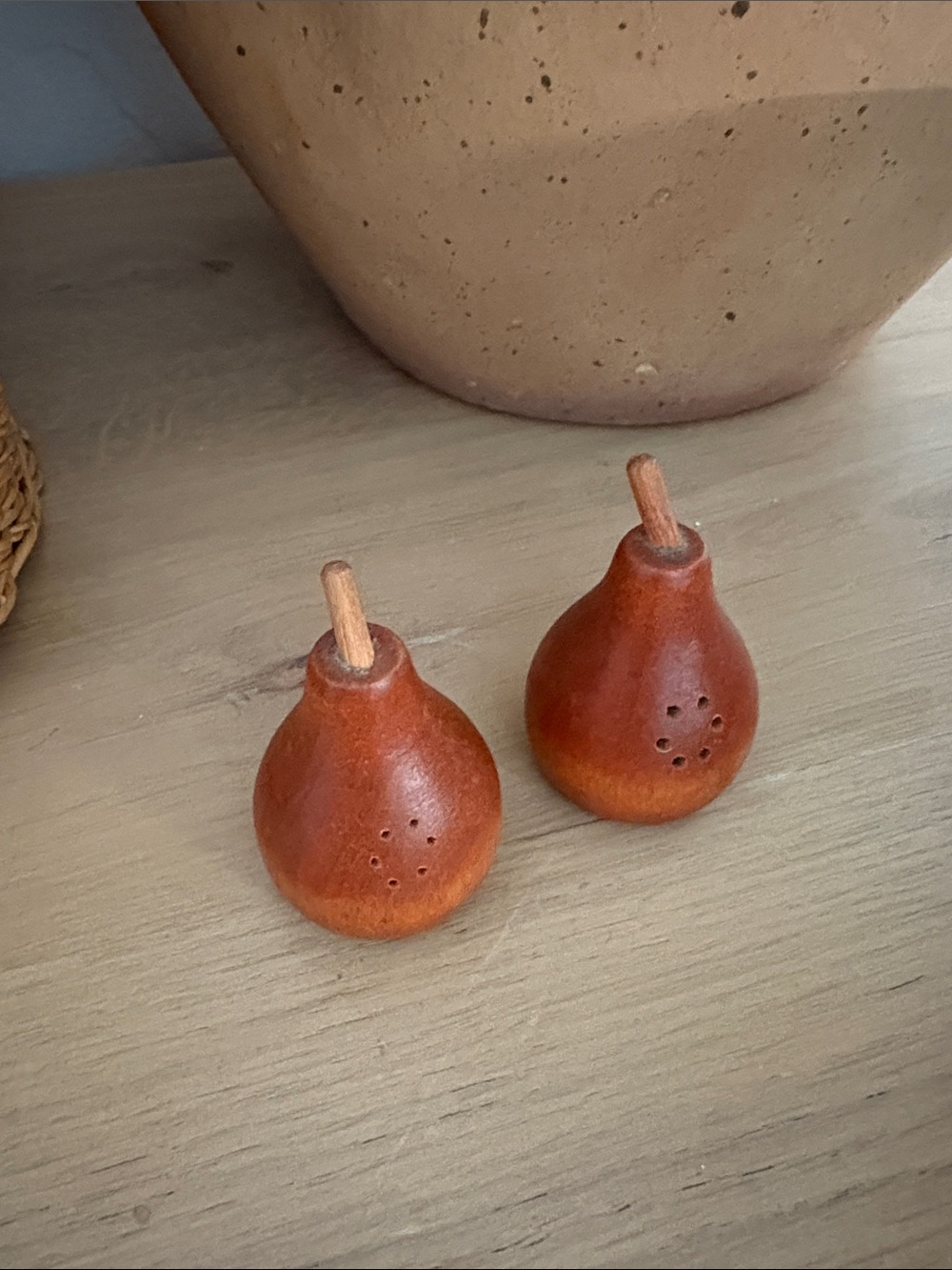 Vintage Wooden Pear Salt & Pepper Shakers Mini Fruit Kitchen Decor - Picture 3 of 8